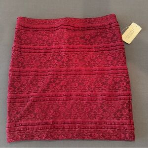 Forever 21 burgandy lace skirt (NWT) size M